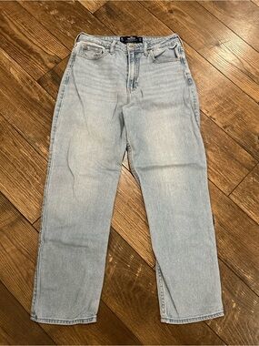 Hollister Ultra High-Rise Vintage Stretch Straight Light Blue Denim Jeans